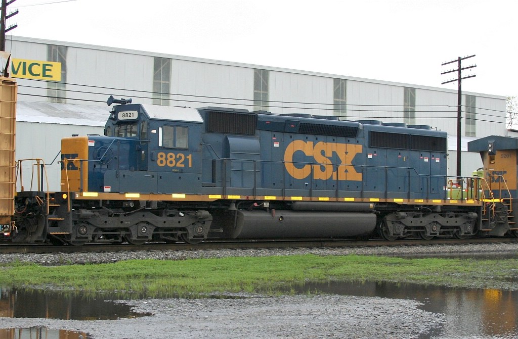 CSX 8821 on Q650